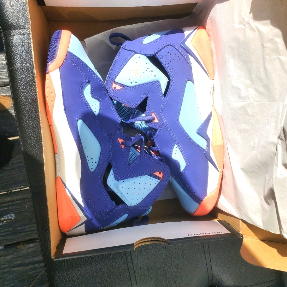 Jordans Size 6Y with original box. (Pre owned )
